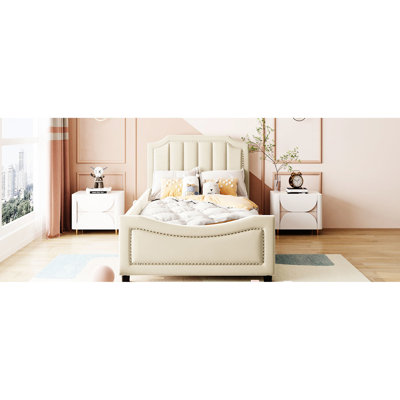 Lit de jour simple beige avec tête de lit à rayures classique et élégante - Quincaillerie pour un lit stable de fabrication agréable