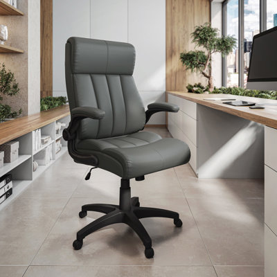 Fauteuil de bureau ergonomique en similicuir - Fauteuil de direction ultra rembourré avec accoudoirs rabattables, réglable en hauteur, inclinable et roulettes lisses, gris