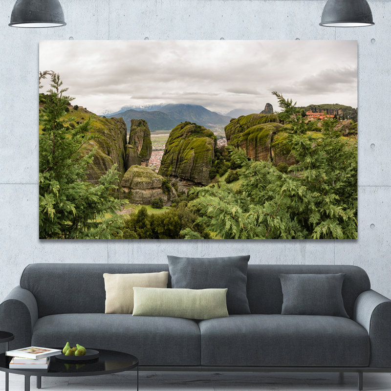 «Météores en Grèce», reproduction de photo sur toile tendue encadrée, H 40 po x l 60 po x P 1,5 po, Toile tendue