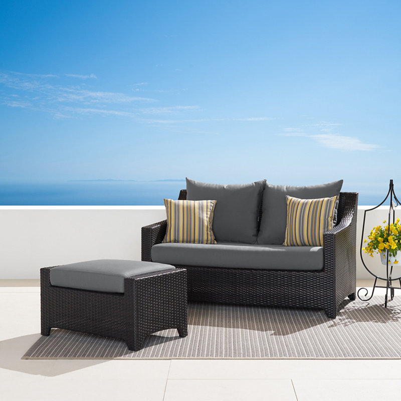 Causeuse d'extérieur en osier de 55 po de large avec housses de coussin Sunbrella Fionnula, Toile spa Sunbrella®
