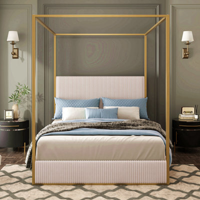 Lit à baldaquin en métal de luxe moderne avec tête de lit tapissier haute en velours côtelé et quatre affiches dorées, aucun sommier nécessaire, grand