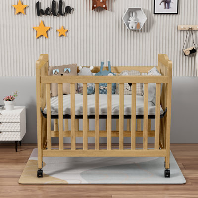 Mini lit de bébé Hinojosa avec matelas réglable à 3 positions