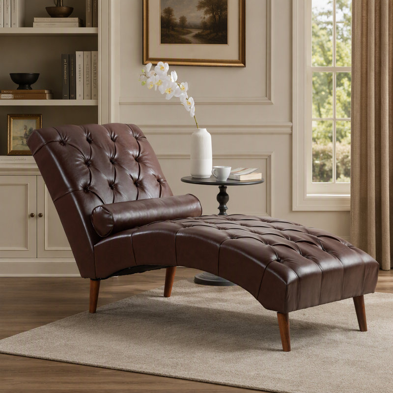 Chaise longue rembourrée élégante avec rembourrage haute densité et pieds en bouleau robustes, parfaits pour la détente et le style