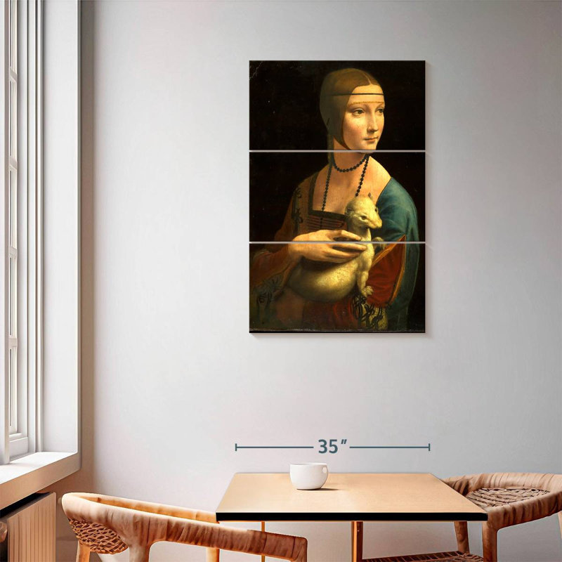 Leisha avec un portrait d'hermine, H 57 po x l 36 po
