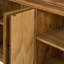 Armoire de ferme spacieuse avec fabrication en bois massif et beaucoup de rangement