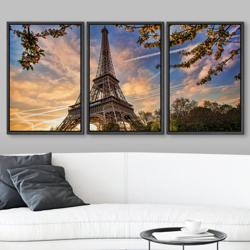 Tour Eiffel avec arbre de printemps à Paris, France, photo moderne encadrée, Cadre flottant noir, H 36 po x l 72 po