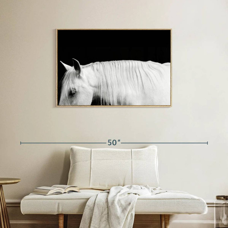 Blanc sur noir I, Cadre flottant en bois naturel, 37 po x 25 po