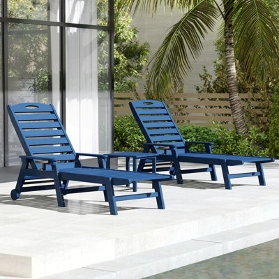 Ensemble de chaises longues de piscine en PEHD durable avec table, dossiers réglables pour un confort ultime et une détente en plein air