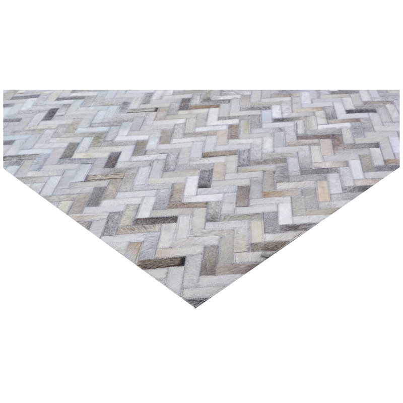 Mosaic Leather Cowhide Chevron Area Rug in Silver, Rectangle 5' x 8'
