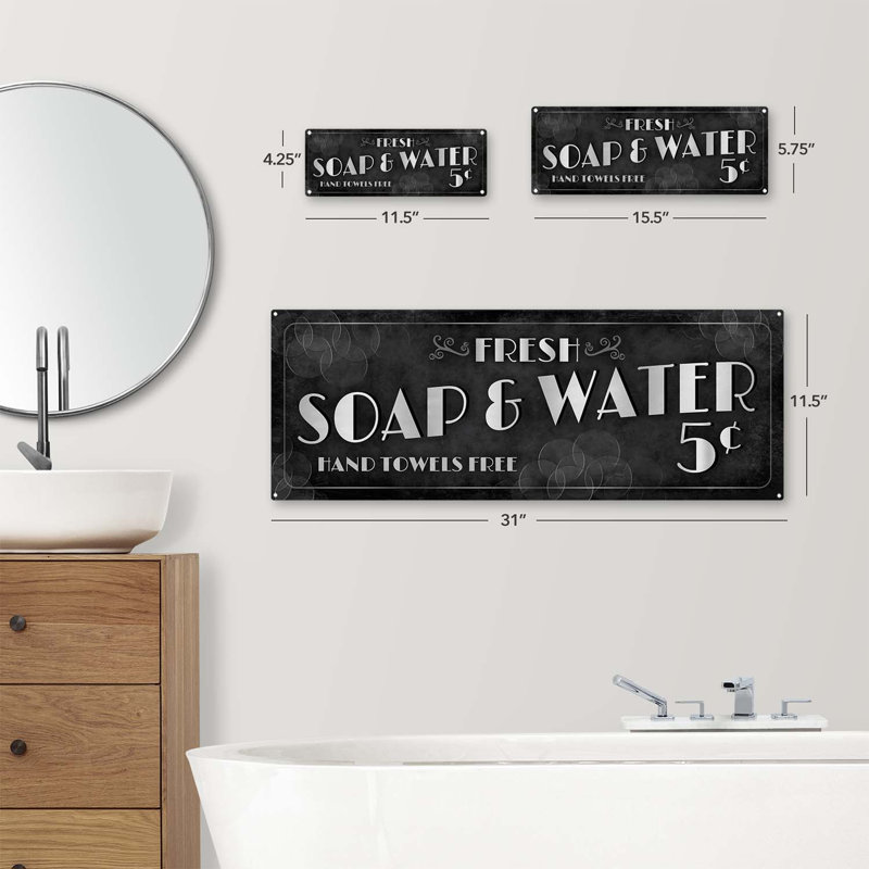 «Fresh Soap And Water», plaque sur métal, H 4,25 po x l 11,5 po x P 0,04 po