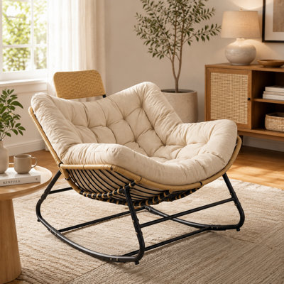 Fauteuil à bascule surdimensionné en osier avec coussin épais et oreiller de tête en rotin tressé à la main, idéal pour balcon, véranda et jardin.