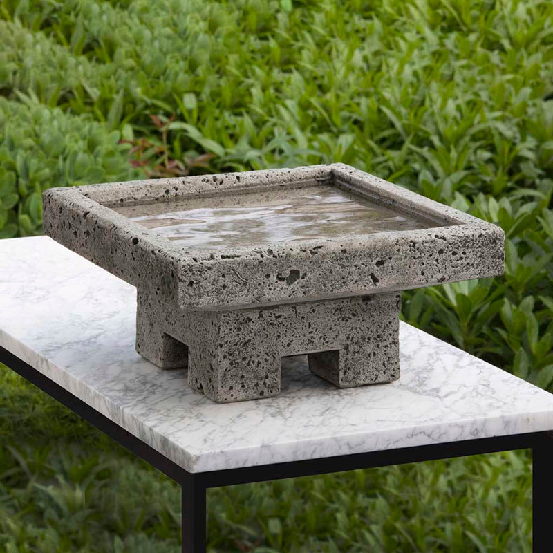 Bain d'oiseaux Kosei, Pierre brune