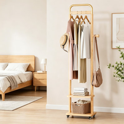 Portemanteau en bois d'hévéa massif, portemanteau de 71,2 po de hauteur avec roulettes verrouillables, tablettes à 2 niveaux et crochets latéraux, organisateur de vestibule mince pour manteaux et sacs, bois naturel