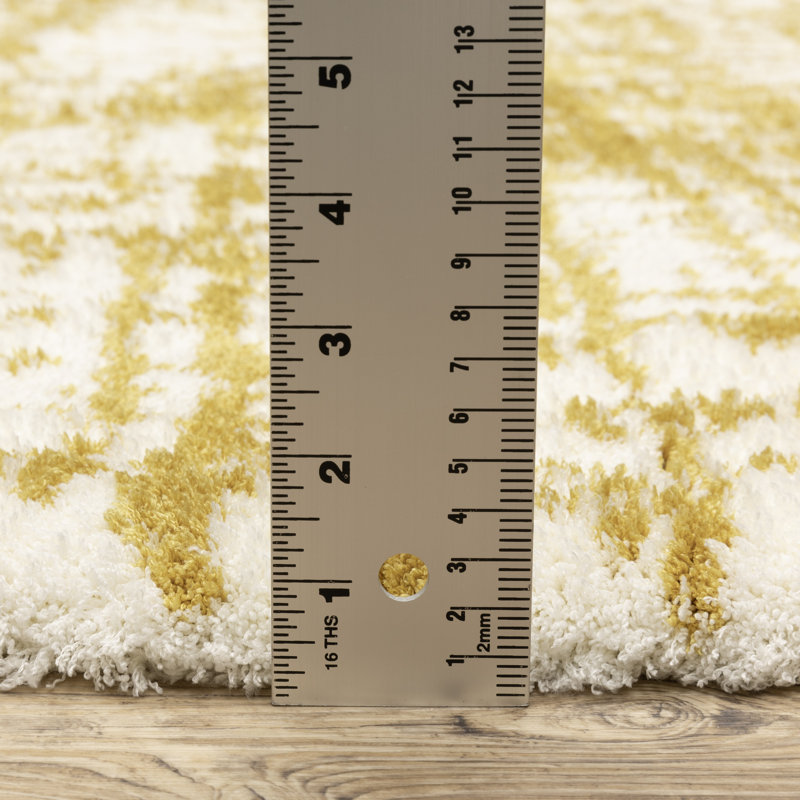 Stanuta Distressed Etchings Gold/ Ivory Area Rug, Rectangle 3'10" x 5'5"