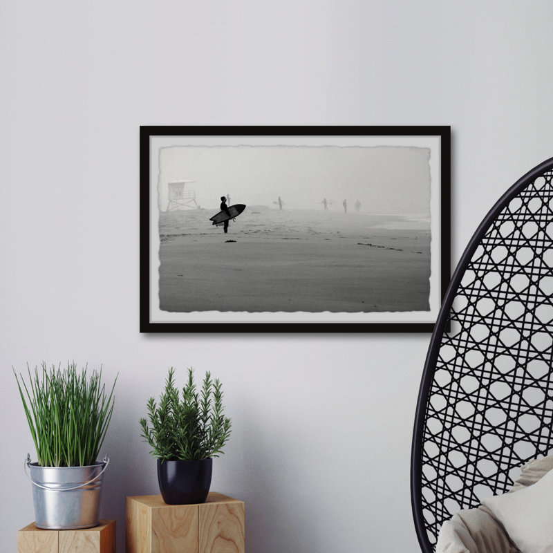 Foggy Beach Surfing - Photographie avec cadre photo, H 8 po x l 12 po x P 1,5 po