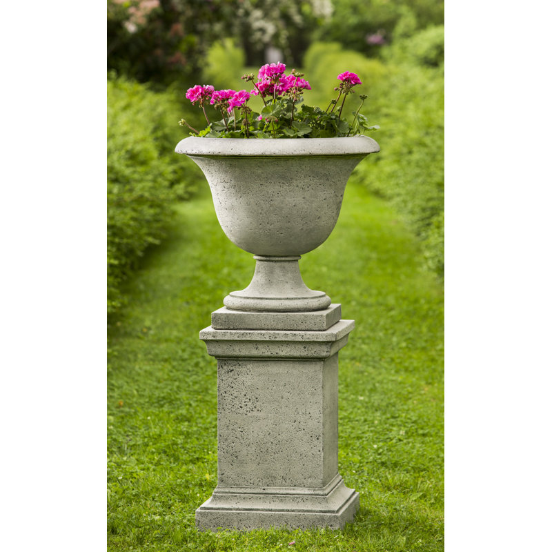 Pot de fleurs en pierre moulée Fairfield, Pierre alpine, H 24 po x l 26,5 po x P 26,5 po
