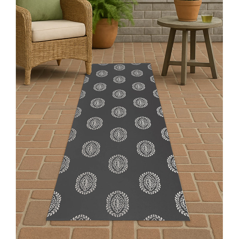 Maddy Non Slip Outdoor Rug, Runner 2'6" x 8'