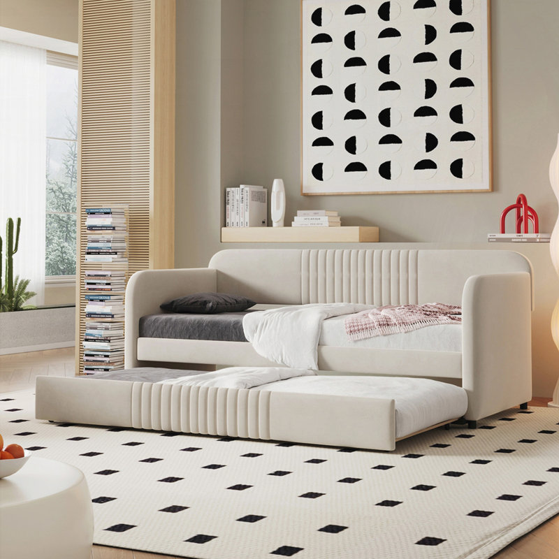 Élégant canapé-lit rembourré en velours avec couchette et support en lattes de bois, parfait pour les petits espaces et les intérieurs modernes