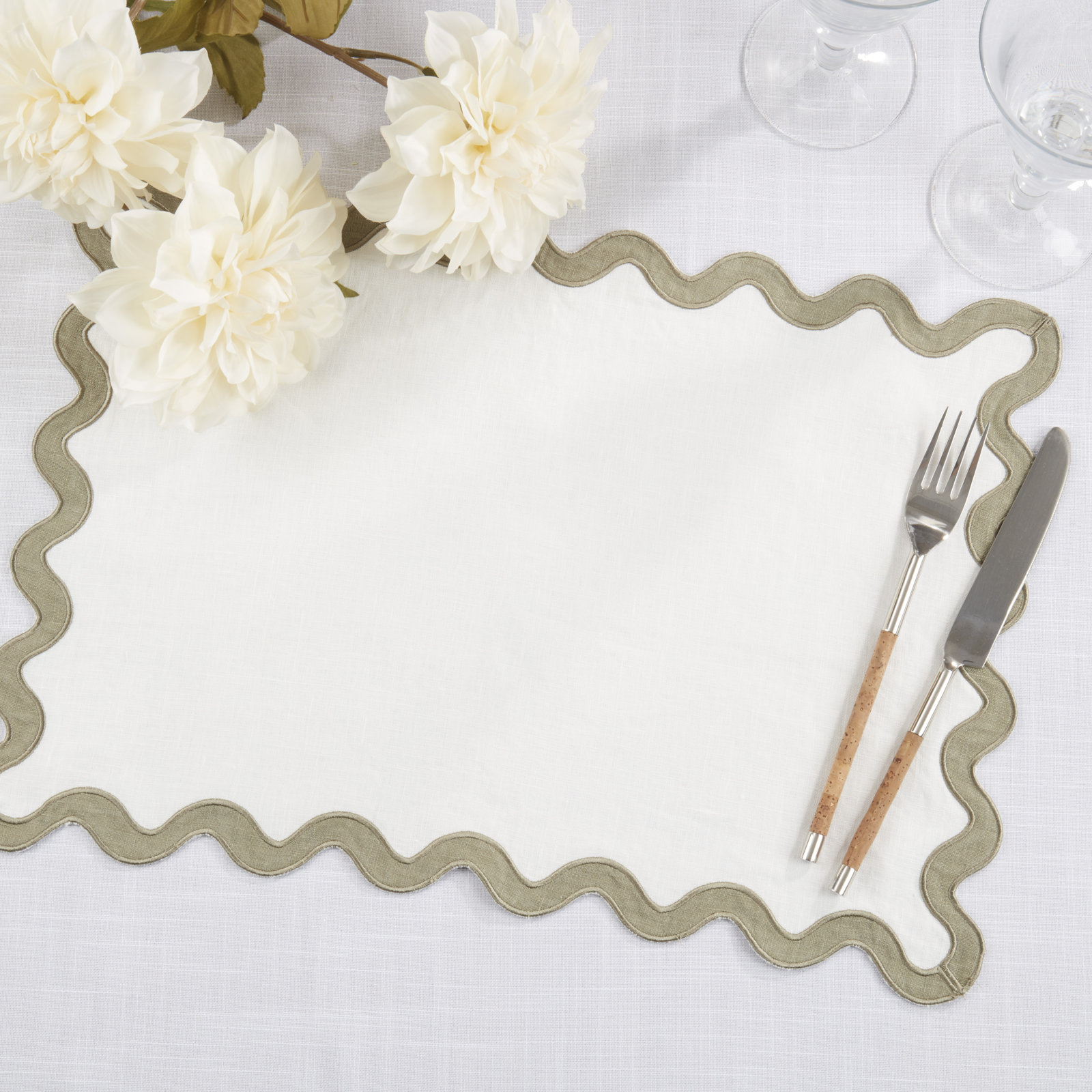 100% Linen Scalloped Placemat, Green