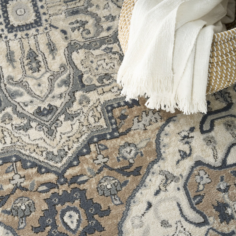 Graelyn Ivory Taupe Vintage Indoor Rug, Rectangle 6' x 9'