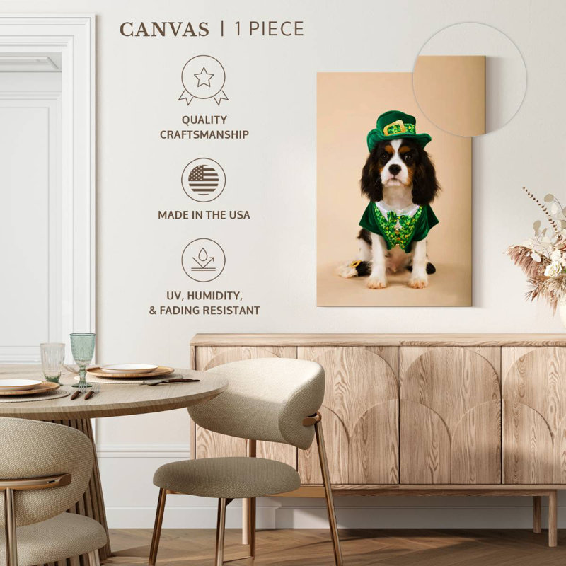 Chien en costume de lutin, H 24 po x l 16 po