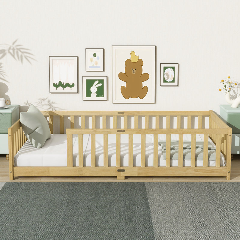 Lit en bois d'hévéa robuste avec garde-corps de sécurité, parfait pour les enfants et les adultes, assurant confort et sécurité.
