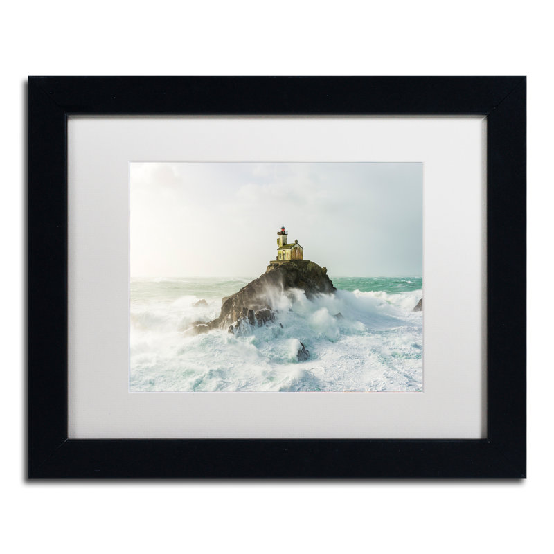 Hockman «Haunted Lighthouse in the Storm», reproduction de photo encadrée, Blanc, H 11 po x l 14 po x P 0,5 po