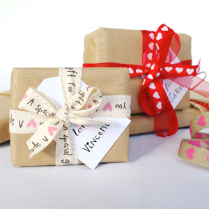 Geschenke mit schönen schleifen