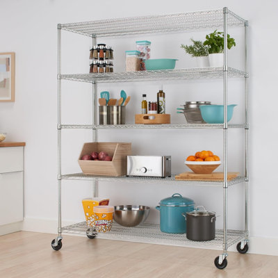 Étagère grillagée réglable à 5 niveaux avec roulettes Basics TBFC-0931 pour rangement dans la cuisine, garage, salle de lavage, certification NSF, capacité de 600 à 2250 livres, 60 po x 24 po x 77 po, chrome