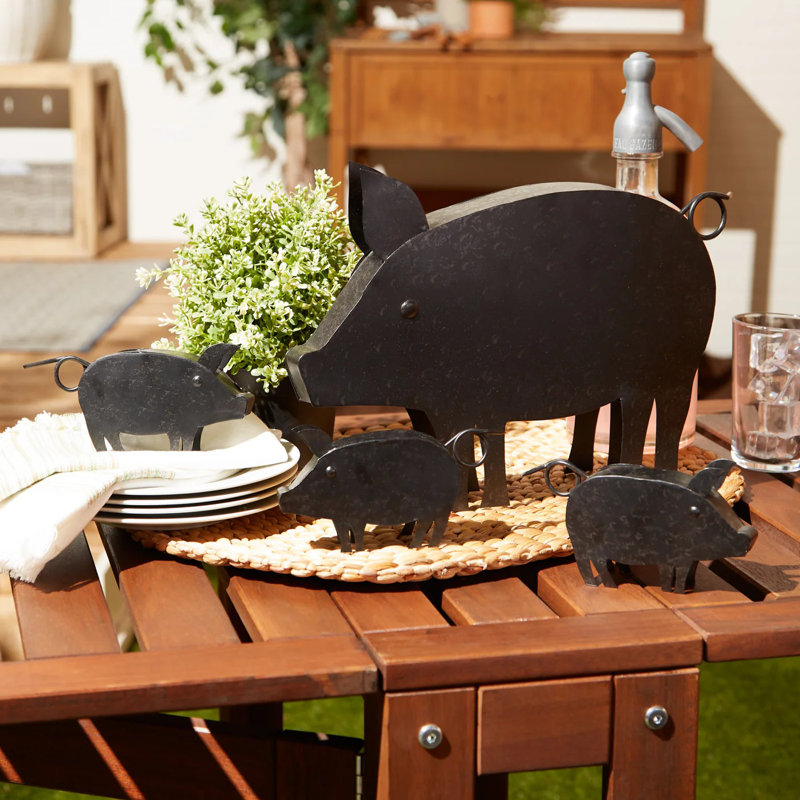 Cochon avec sculpture de cochons