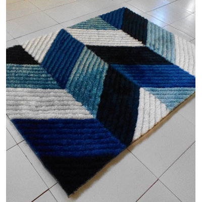 Tapis bleu foncé tissé à la machine