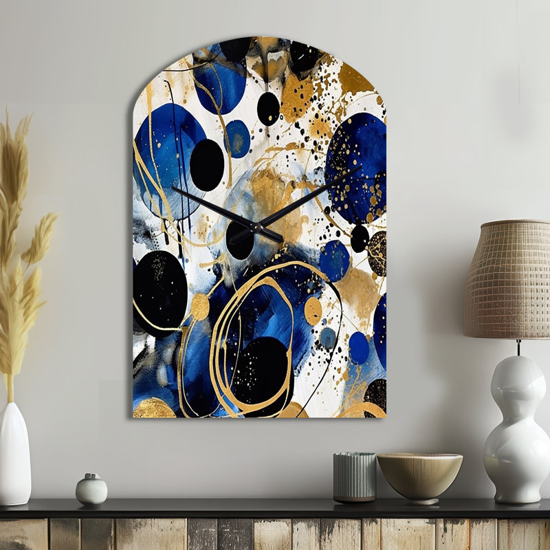 Motif abstrait avec textures bleues et dorées XVIII - Minimalisme, horloge murale asymétrique, Moyenne