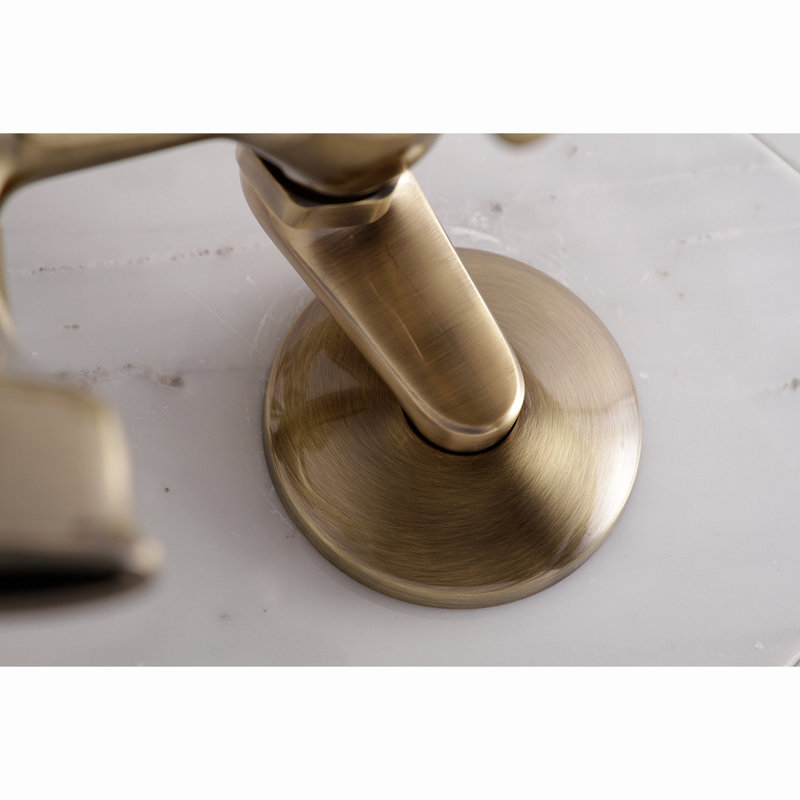 Robinet de baignoire sur pattes à deux poignées et à deux trous avec pomme de douche à main Kingston Brass, Vintage Brass
