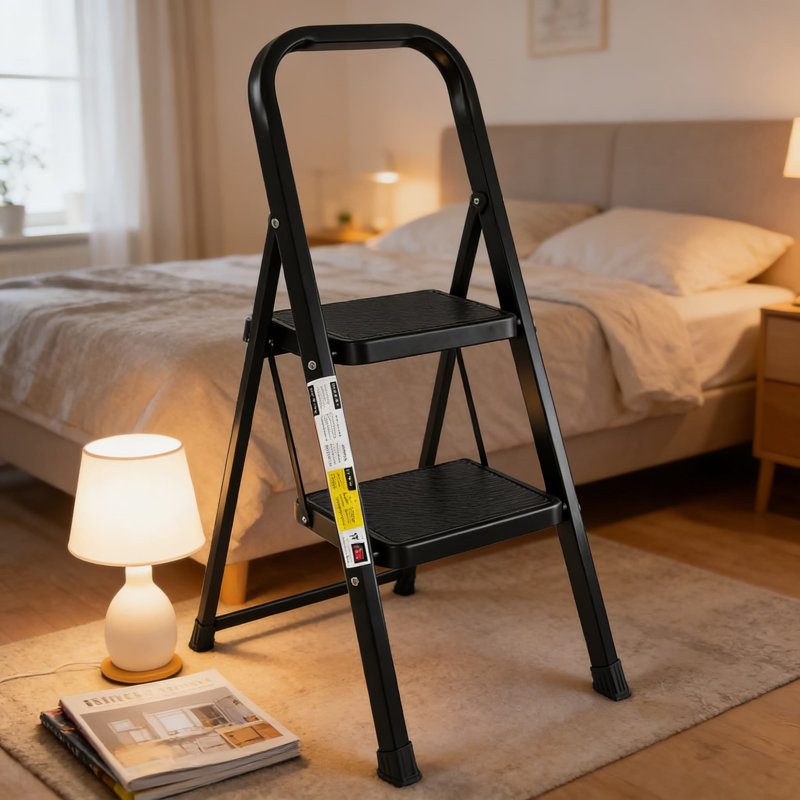 Escabeau pliant avec pédale antidérapante, escabeau en acier d'une capacité de 330 lb pour la maison, la cuisine, le bureau - portable et peu encombrant