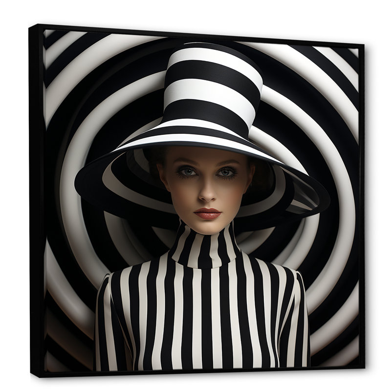 Femme à la mode dans une robe rayée I, Cadre flottant noir, H 16 po x l 16 po