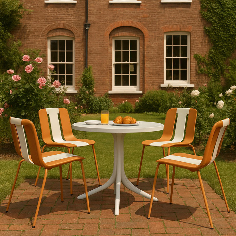 Ensemble de 4 chaises à blocs de couleurs modernes à rayures - Siège en PP intérieur / extérieur et pieds en métal robustes, blanc éclatant, orange, beige avec table ronde en PP blanc moderne intérieur / extérieur de 36 pouces