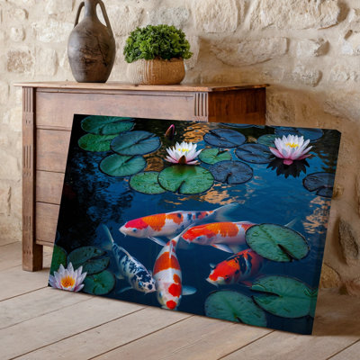 Toile, une scène sereine sous-marine avec des poissons koi vibrants nageant gracieusement parmi les nénuphars luxueux