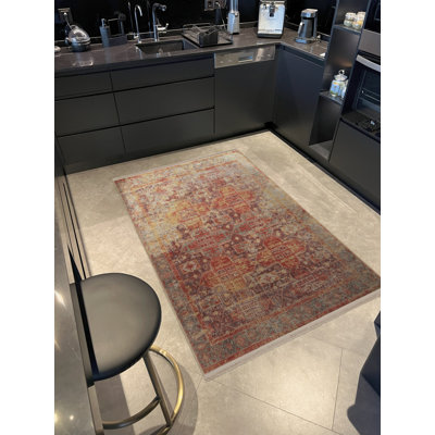Tapis décoratif rouge à motif géométrique multicolore à motif rouge