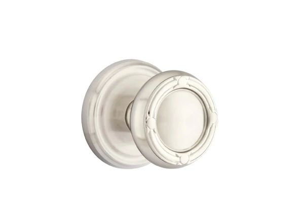 Ensemble de mortaise intérieure Emtek avec rosette régulière, ruban et bouton Reed, Nickel satiné