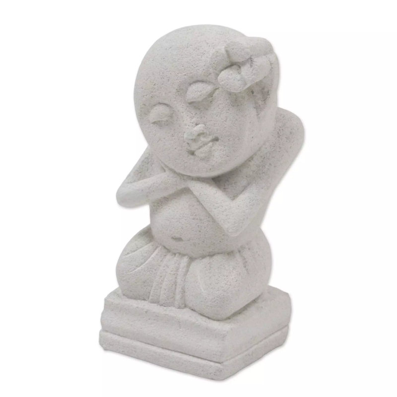 Figurine d'enfant rêveur