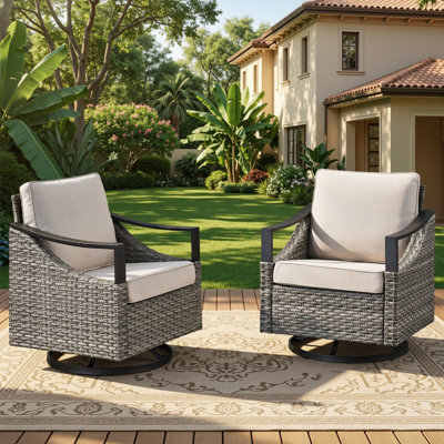 Ensemble de chaises pivotantes d'extérieur en osier pour l'extérieur avec coussins