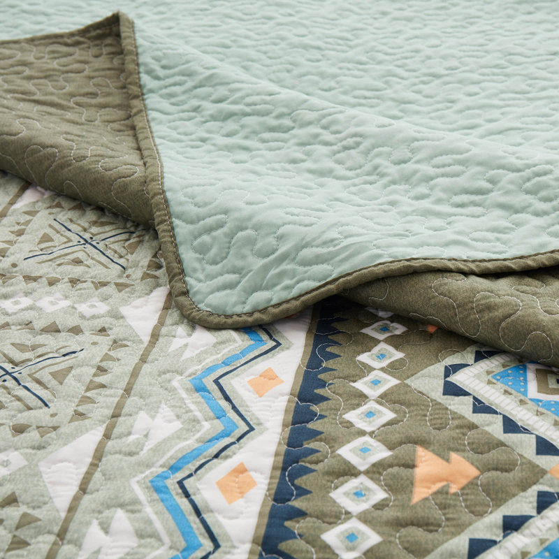 3-Piece Queen Size Quilt Set - Lightweight Microfiber Bedspread & 2 Pillow Shams, Olive Green Aztec Boho Pattern, Oversized 90x98 Inches, All-Season Bed Cover