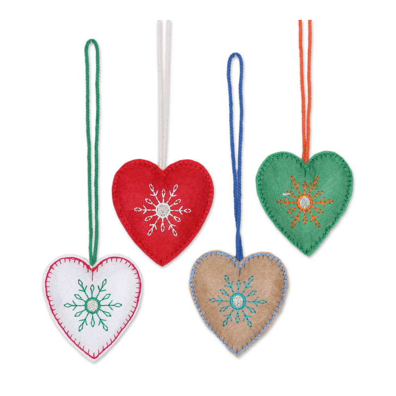Ornement figurine suspendu coeur folk art