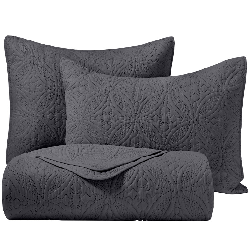 Modern & Contemporary Polyester Machine Tufted Geometric Shapes Quilt, King Quilt +2 Standard Shams