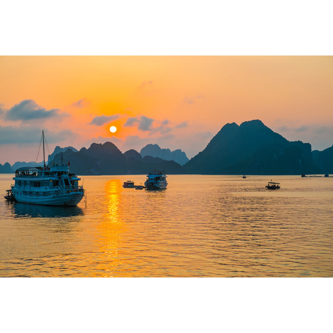 Halong-Bucht bei ee - Leinwandbild