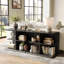 Table d'appoint noire avec tablettes de rangement ouvertes