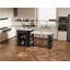 Console d'îlot extensible avec tiroirs, armoires à deux portes et tablettes ouvertes pour le rangement de la cuisine organisée