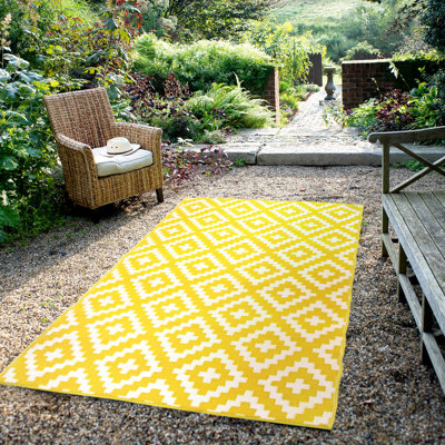Tapis d'extérieur imperméable en plastique recyclé avec paille - jaune et blanc pliable 9 pi x 12 pi Krisette