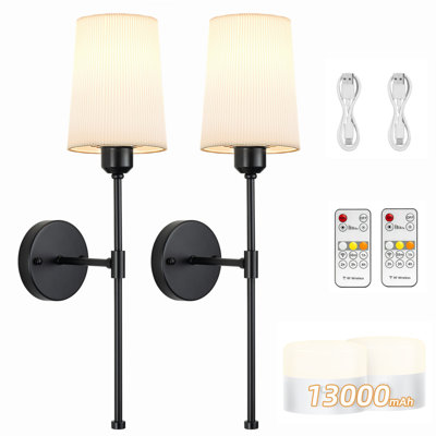 Applique murale à pile, applique murale rechargeable avec télécommande, ensemble de deux appliques murales sans fil à intensité variable, lampe murale en tissu blanc avec ampoules, sans lumière murale dorée pour la chambre à coucher