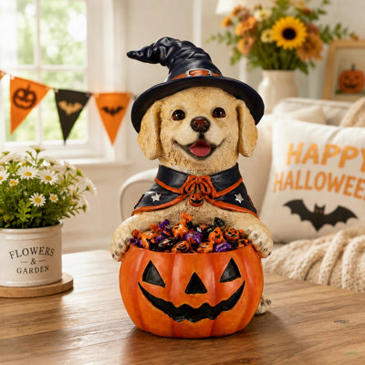 Figurine d'Halloween Labrador Retriever, chiot sorcière tenant un bol de bonbon